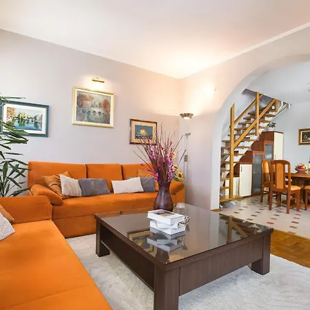 Family Friendly House With A Swimming Pool Solin, Split - 25075 Будинок відпочинку *