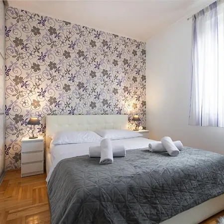 Family Friendly House With A Swimming Pool Solin, Split - 25075 Будинок відпочинку